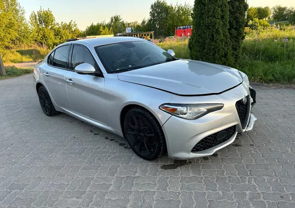 alfa romeo giulia pułtusk Alfa Romeo Giulia cena 36500 przebieg: 144154, rok produkcji 2017 z Pułtusk